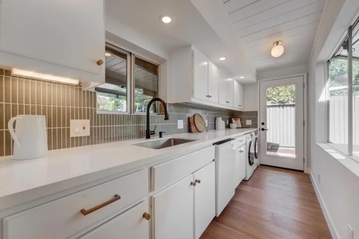 20 Roosevelt Circle, Palo Alto, California 94306