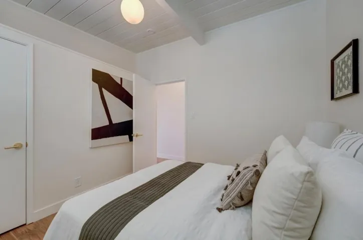 20 Roosevelt Circle, Palo Alto, California 94306