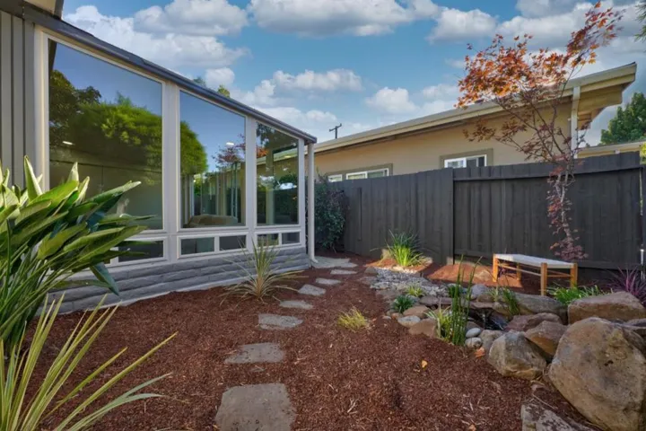 20 Roosevelt Circle, Palo Alto, California 94306
