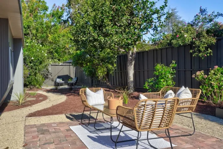 20 Roosevelt Circle, Palo Alto, California 94306