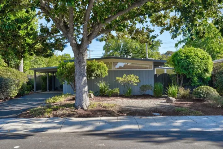 20 Roosevelt Circle, Palo Alto, California 94306