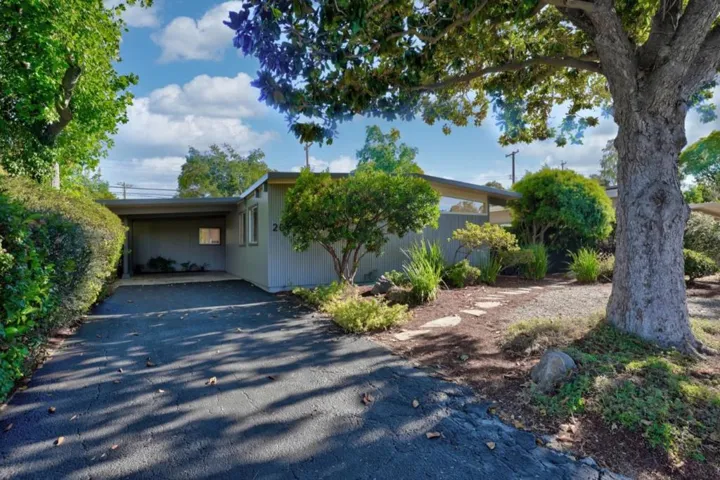 20 Roosevelt Circle, Palo Alto, California 94306