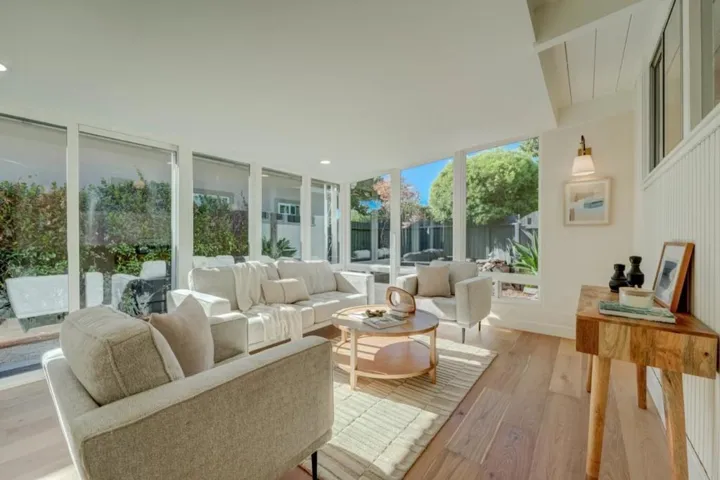 20 Roosevelt Circle, Palo Alto, California 94306