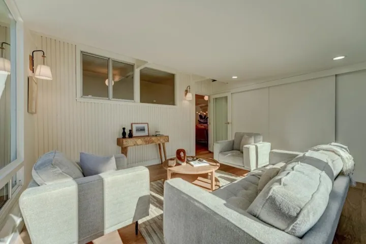 20 Roosevelt Circle, Palo Alto, California 94306