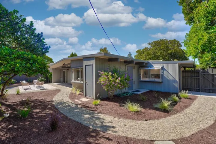 20 Roosevelt Circle, Palo Alto, California 94306