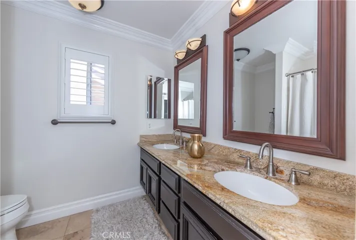 Hall bathroom.