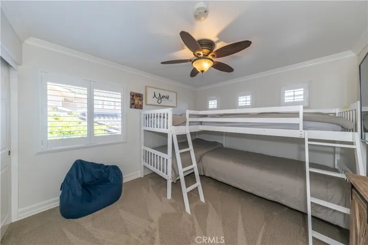 Secondary bedroom.