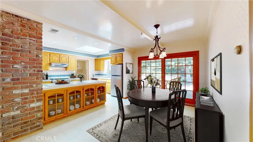 Virtually staged dining room