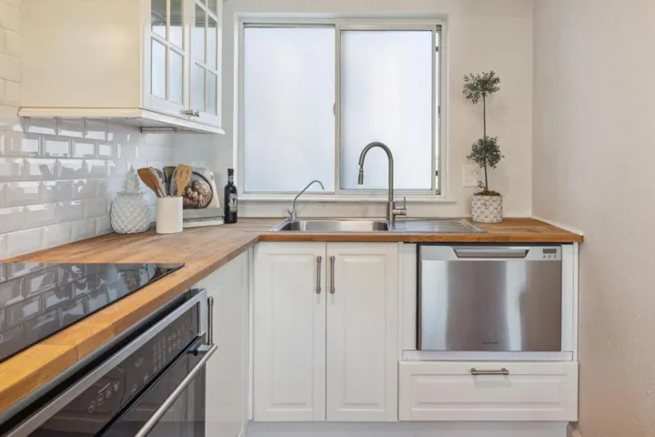 307 Old County Road 4, San Carlos, California 94070