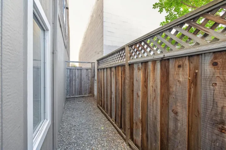 307 Old County Road 4, San Carlos, California 94070