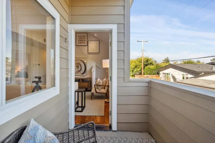 307 Old County Road 4, San Carlos, California 94070