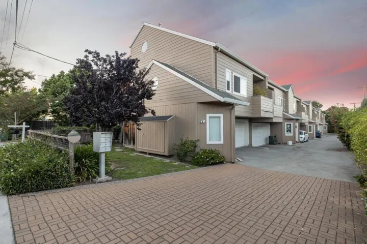 307 Old County Road 4, San Carlos, California 94070