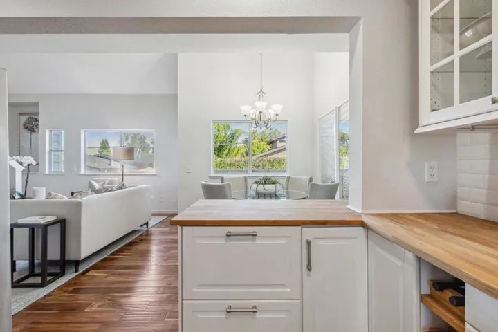 307 Old County Road 4, San Carlos, California 94070