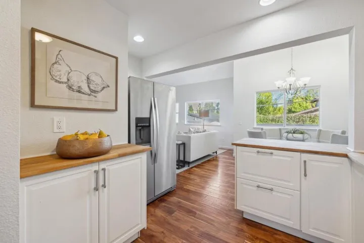 307 Old County Road 4, San Carlos, California 94070