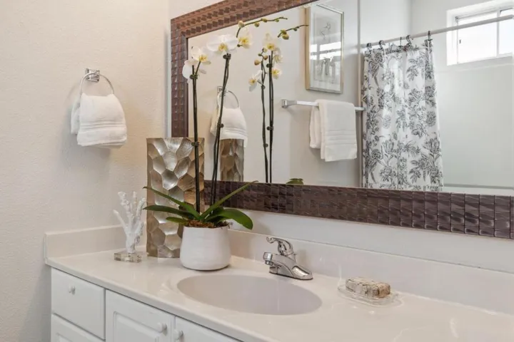 307 Old County Road 4, San Carlos, California 94070