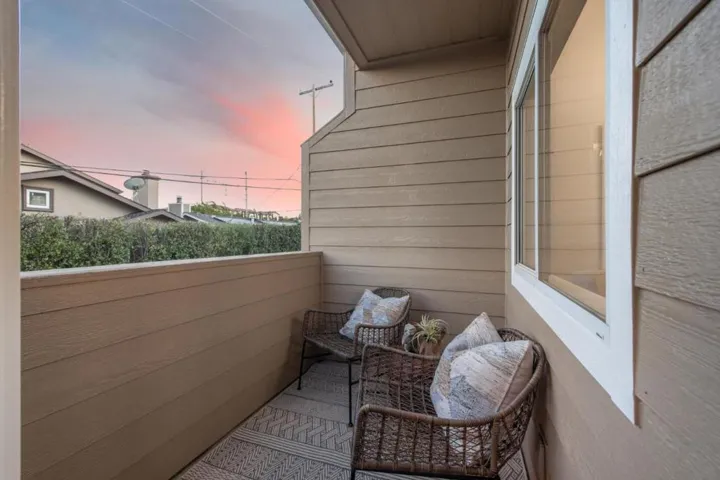 307 Old County Road 4, San Carlos, California 94070