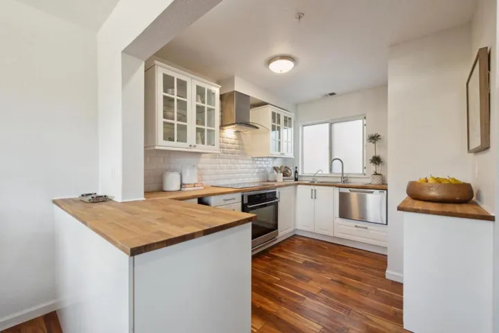 307 Old County Road 4, San Carlos, California 94070