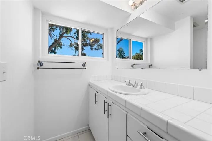 875 Baja Street, Laguna Beach, California 92651