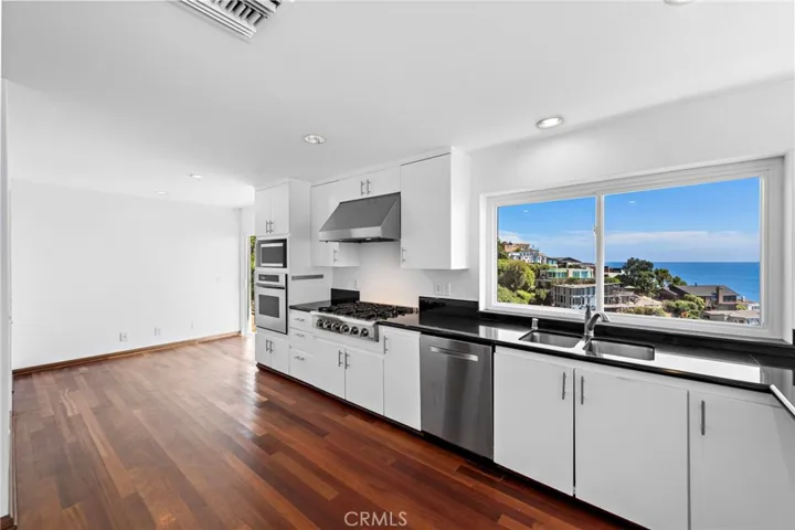 875 Baja Street, Laguna Beach, California 92651