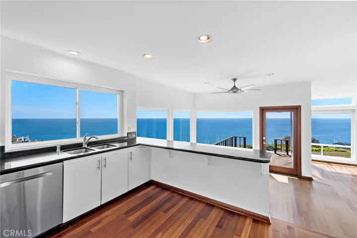 875 Baja Street, Laguna Beach, California 92651