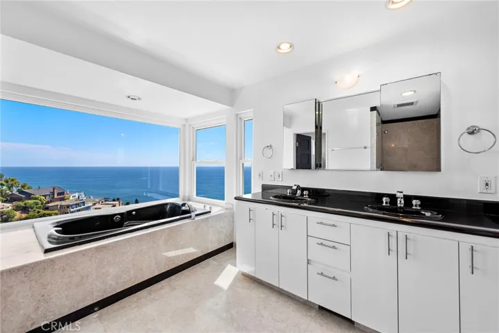 875 Baja Street, Laguna Beach, California 92651