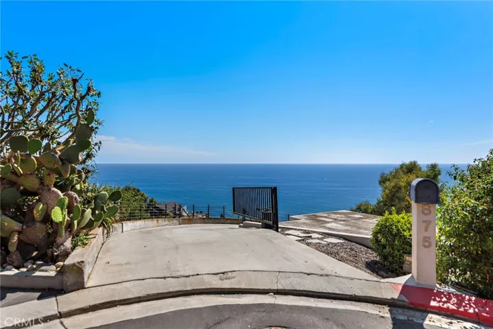 875 Baja Street, Laguna Beach, California 92651