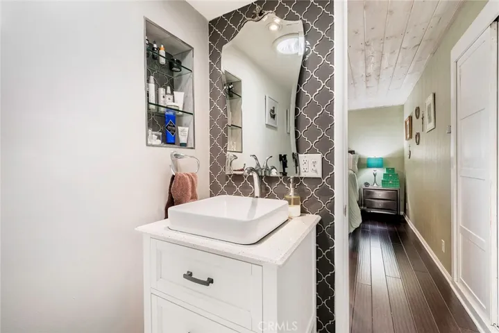 Primary bath vanity.