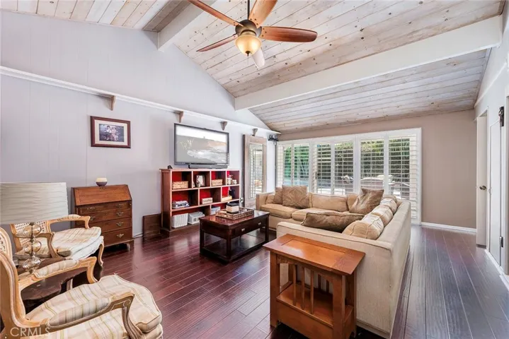 19'X15' Family room.