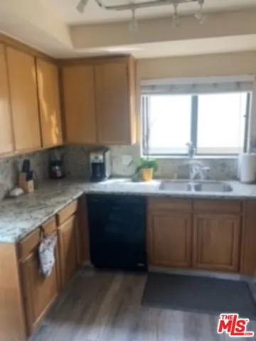 13412 Burbank Boulevard 1, Sherman Oaks, California 91401