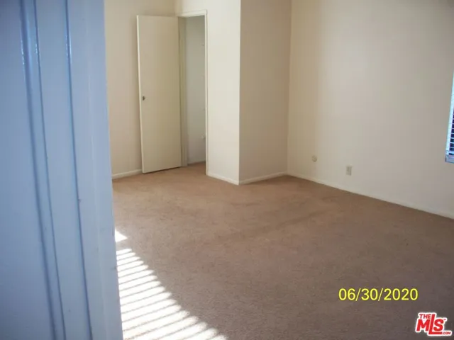 13412 Burbank Boulevard 1, Sherman Oaks, California 91401