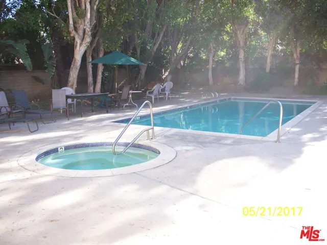 13412 Burbank Boulevard 1, Sherman Oaks, California 91401