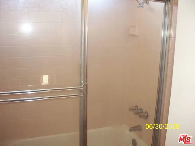 13412 Burbank Boulevard 1, Sherman Oaks, California 91401