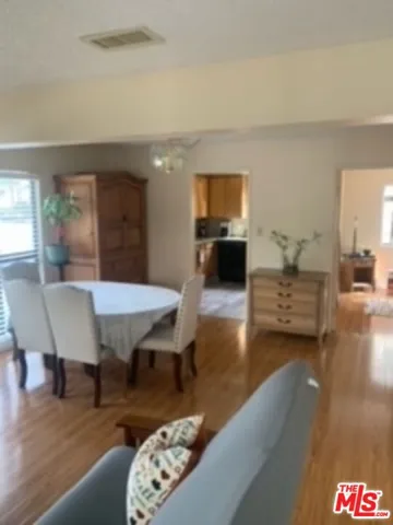 13412 Burbank Boulevard 1, Sherman Oaks, California 91401