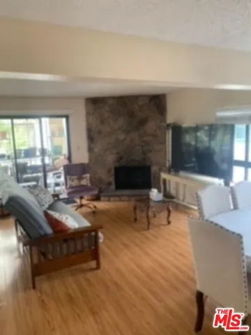 13412 Burbank Boulevard 1, Sherman Oaks, California 91401