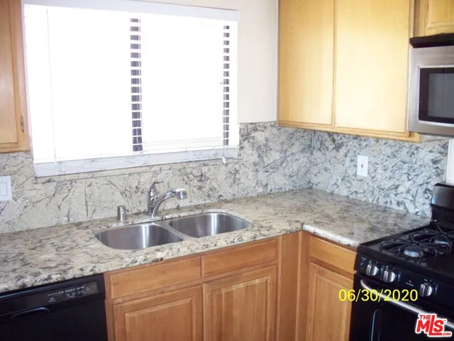 13412 Burbank Boulevard 1, Sherman Oaks, California 91401