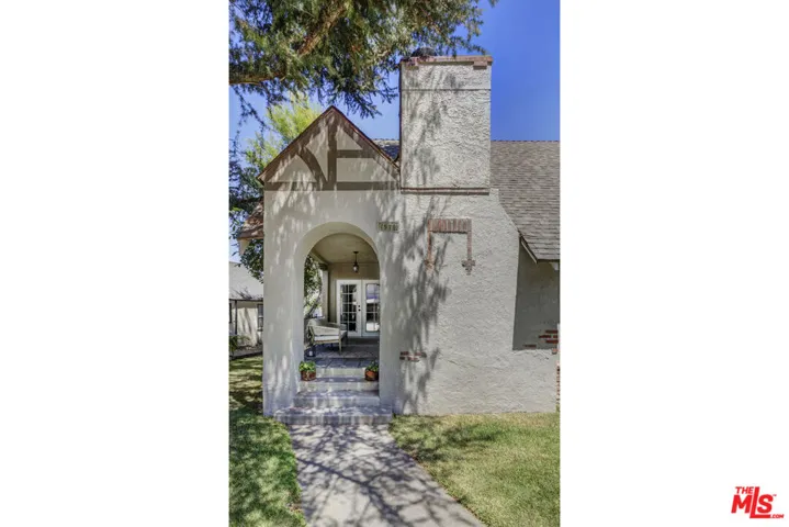 1579 Oak Grove Drive, Los Angeles, California 90041