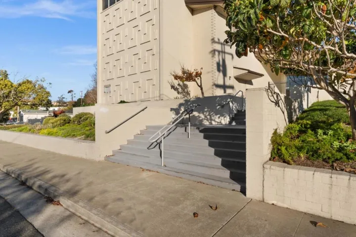 330 Carlston Street, Richmond, California 94805