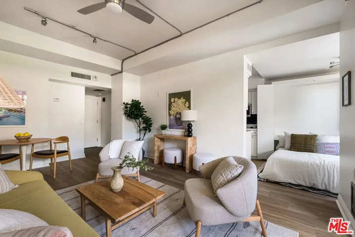 7250 Franklin Avenue 111, Los Angeles, California 90046