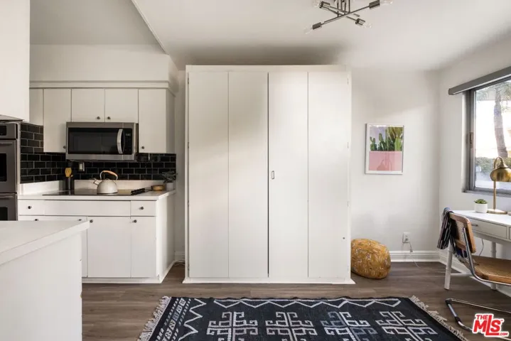 7250 Franklin Avenue 111, Los Angeles, California 90046