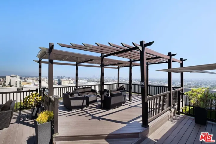 7250 Franklin Avenue 111, Los Angeles, California 90046