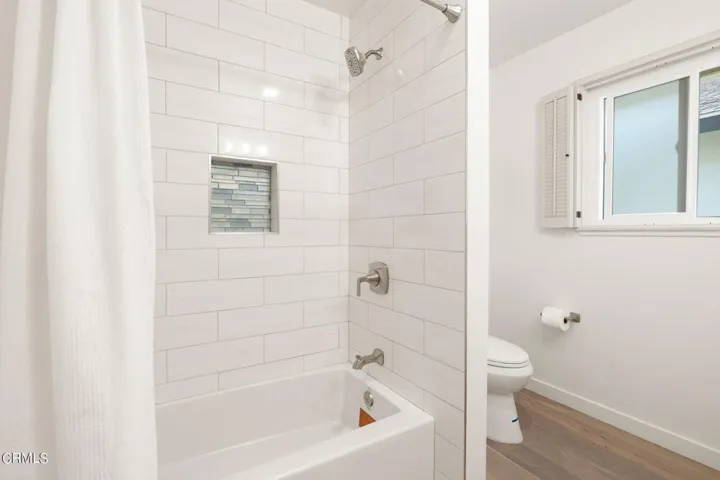 Second bath with tub