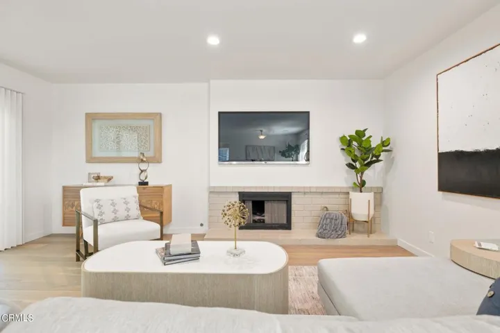 Living area with fireplace 1