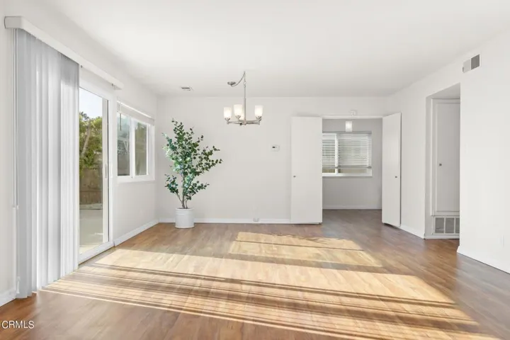 Living-dining area mirrors 2767
