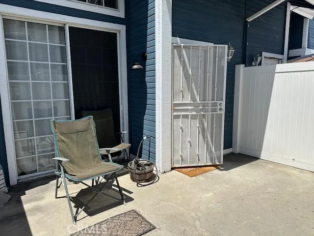 Private Enclosed patio with private entrance to unit.