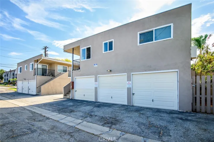 6 of the 8 garages with automatic openers
