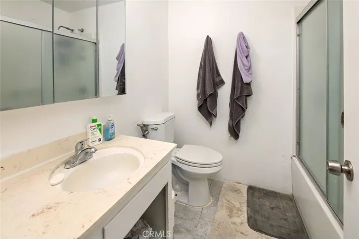 2 Bedroom, bathroom