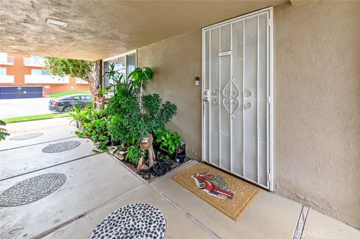 2 bedroom unit, West facing