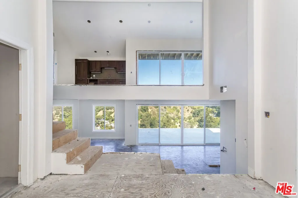 8045 Bulwer Drive, Los Angeles, California 90046 home-pic-1