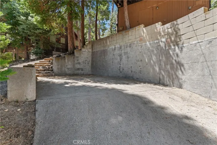 720 Pinnacle Drive, Lake Arrowhead, California 92352