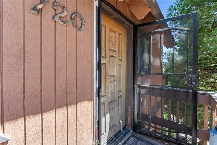 720 Pinnacle Drive, Lake Arrowhead, California 92352